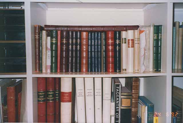 Two shelves with bound manuscripts at the Sorabji Archive (Bath)